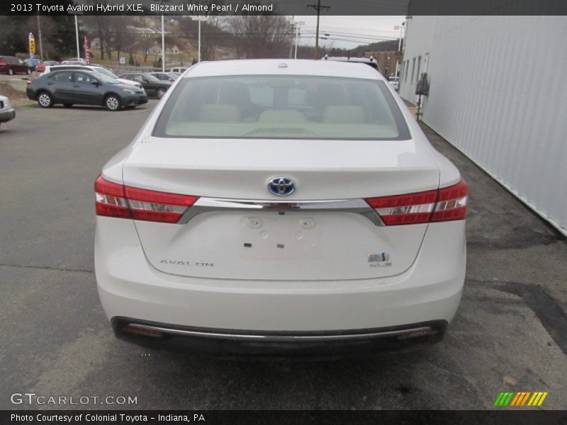 Blizzard White Pearl / Almond 2013 Toyota Avalon Hybrid XLE