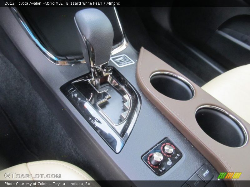 Blizzard White Pearl / Almond 2013 Toyota Avalon Hybrid XLE