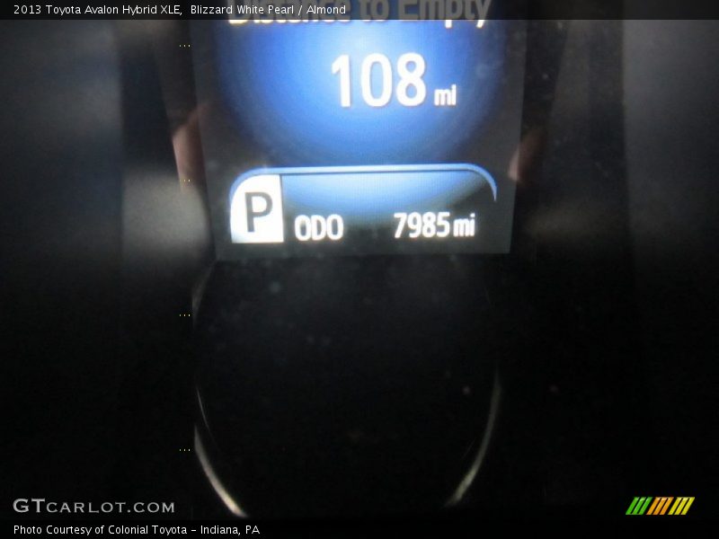 Blizzard White Pearl / Almond 2013 Toyota Avalon Hybrid XLE