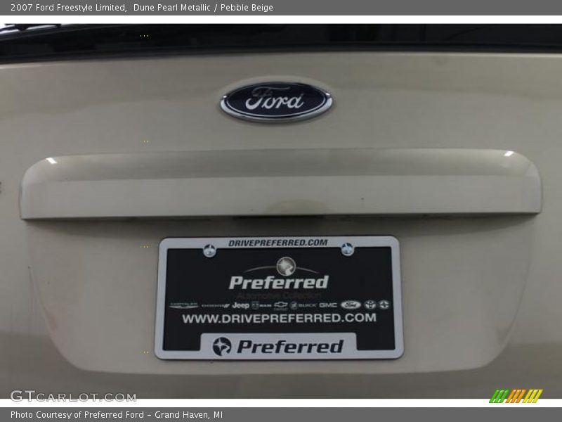 Dune Pearl Metallic / Pebble Beige 2007 Ford Freestyle Limited