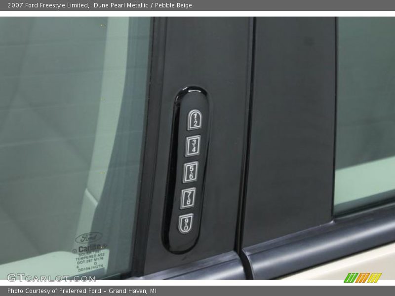 Dune Pearl Metallic / Pebble Beige 2007 Ford Freestyle Limited