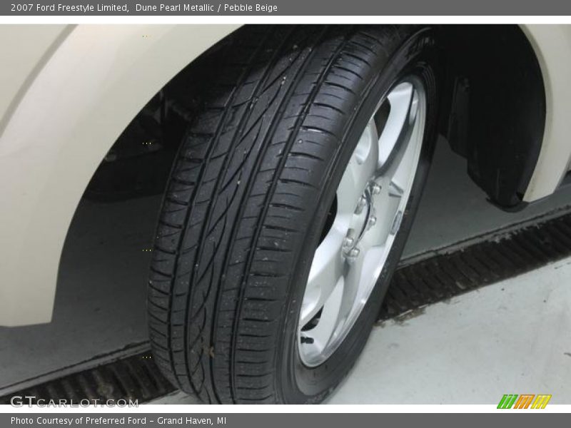Dune Pearl Metallic / Pebble Beige 2007 Ford Freestyle Limited