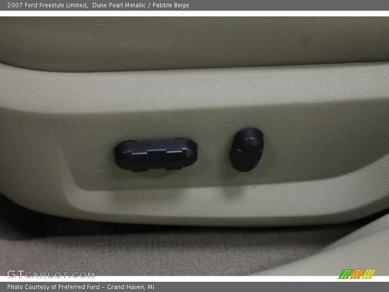 Dune Pearl Metallic / Pebble Beige 2007 Ford Freestyle Limited
