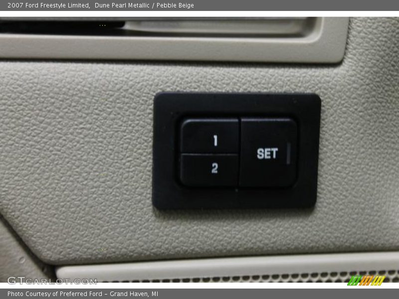 Dune Pearl Metallic / Pebble Beige 2007 Ford Freestyle Limited