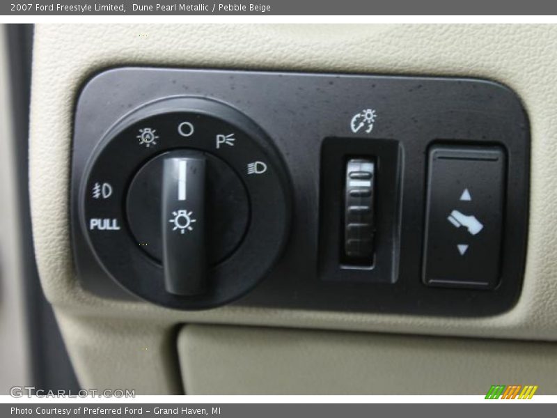 Dune Pearl Metallic / Pebble Beige 2007 Ford Freestyle Limited