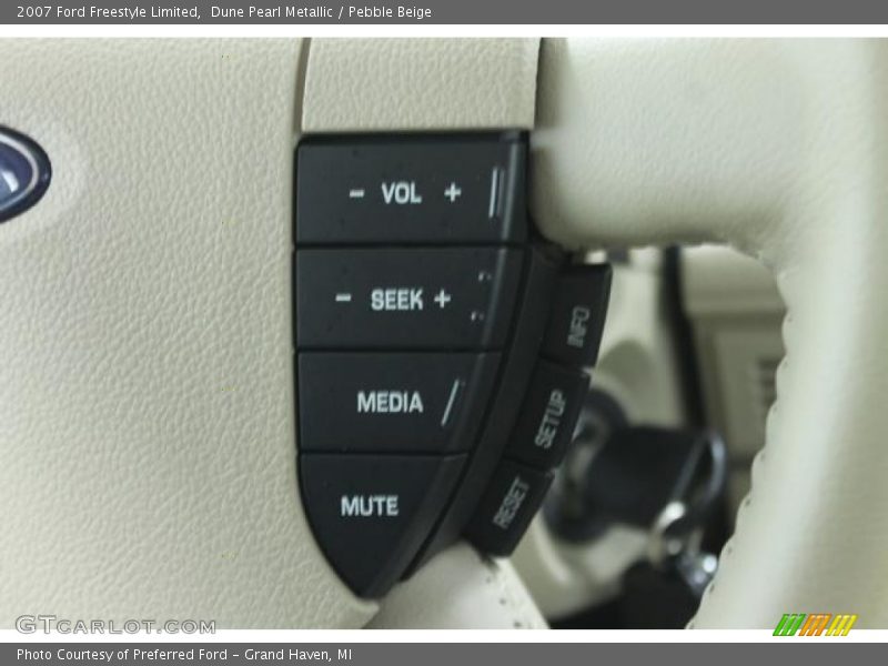 Dune Pearl Metallic / Pebble Beige 2007 Ford Freestyle Limited