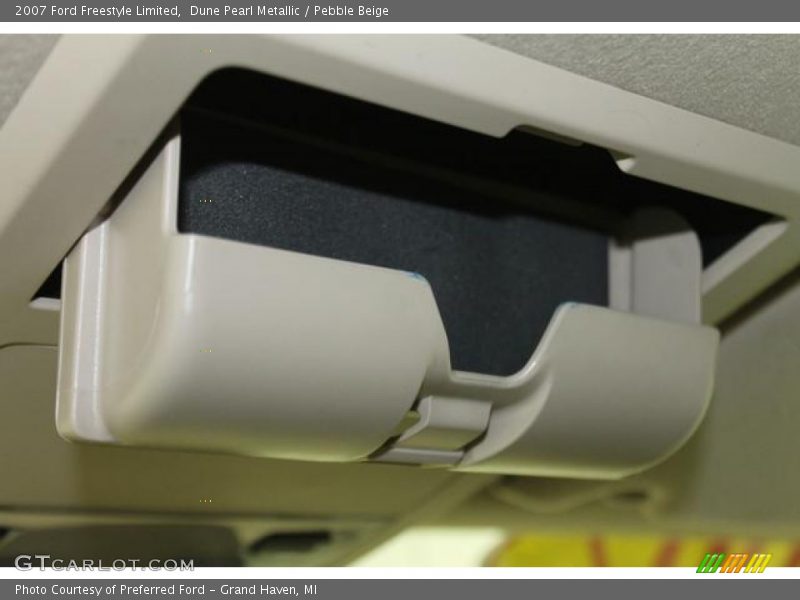 Dune Pearl Metallic / Pebble Beige 2007 Ford Freestyle Limited