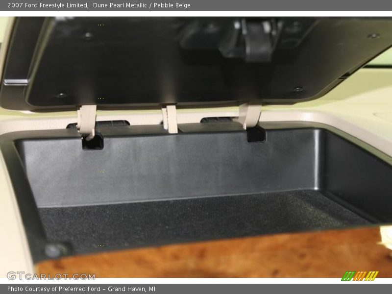 Dune Pearl Metallic / Pebble Beige 2007 Ford Freestyle Limited