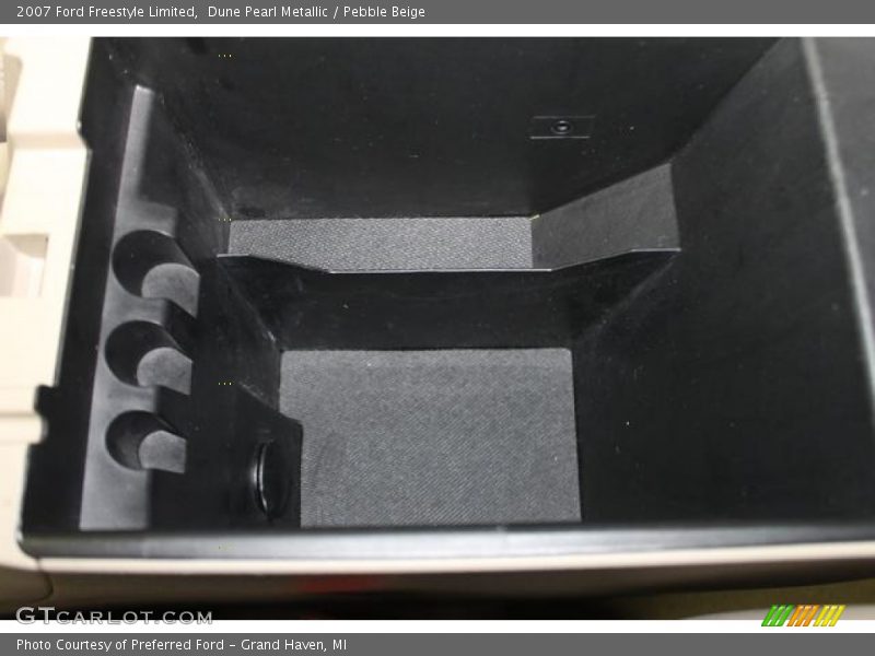 Dune Pearl Metallic / Pebble Beige 2007 Ford Freestyle Limited