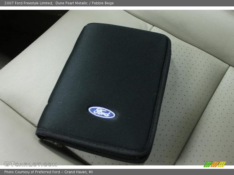 Dune Pearl Metallic / Pebble Beige 2007 Ford Freestyle Limited