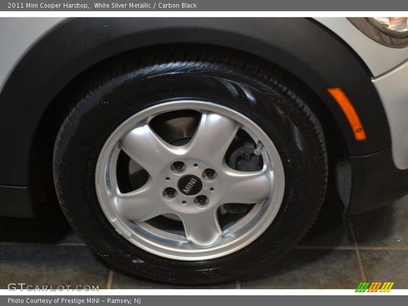 White Silver Metallic / Carbon Black 2011 Mini Cooper Hardtop