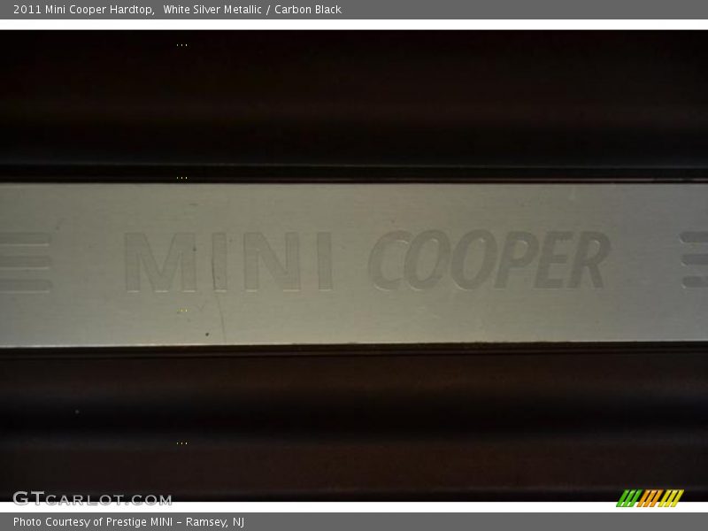 White Silver Metallic / Carbon Black 2011 Mini Cooper Hardtop