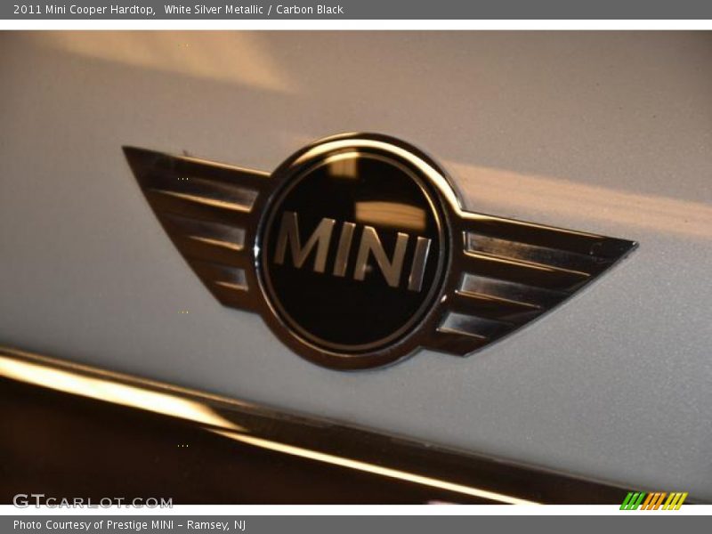 White Silver Metallic / Carbon Black 2011 Mini Cooper Hardtop