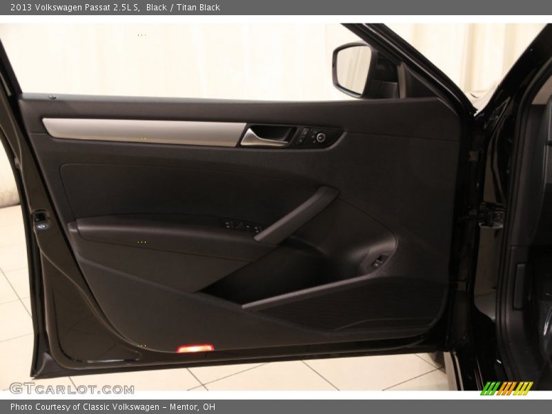 Black / Titan Black 2013 Volkswagen Passat 2.5L S