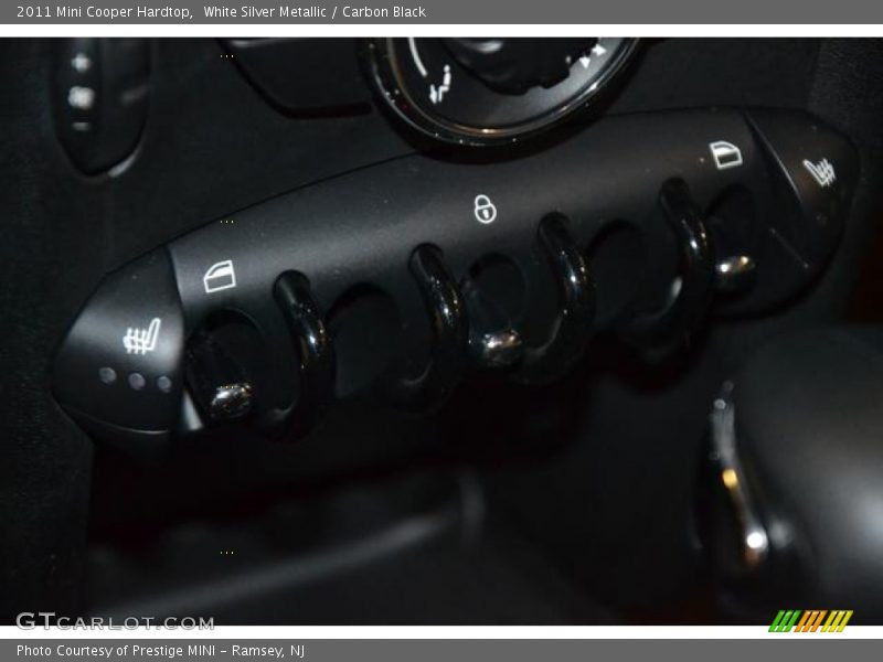 White Silver Metallic / Carbon Black 2011 Mini Cooper Hardtop