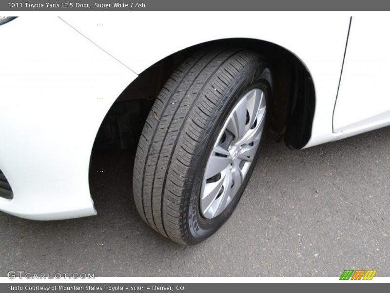 Super White / Ash 2013 Toyota Yaris LE 5 Door