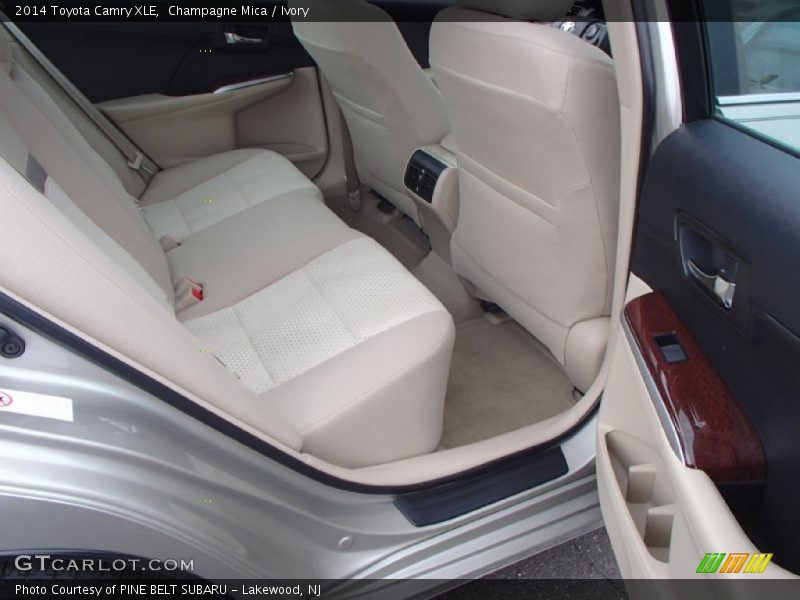 Champagne Mica / Ivory 2014 Toyota Camry XLE