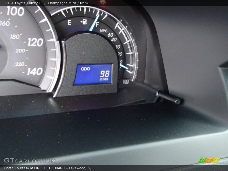 Champagne Mica / Ivory 2014 Toyota Camry XLE