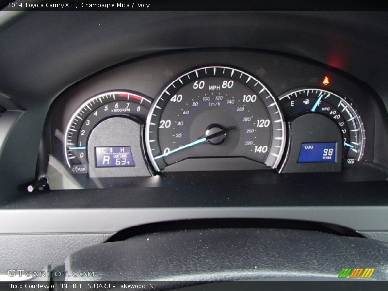 Champagne Mica / Ivory 2014 Toyota Camry XLE