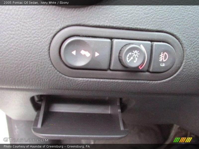 Ivory White / Ebony 2005 Pontiac G6 Sedan