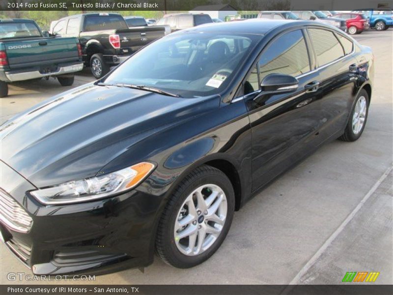 Tuxedo Black / Charcoal Black 2014 Ford Fusion SE