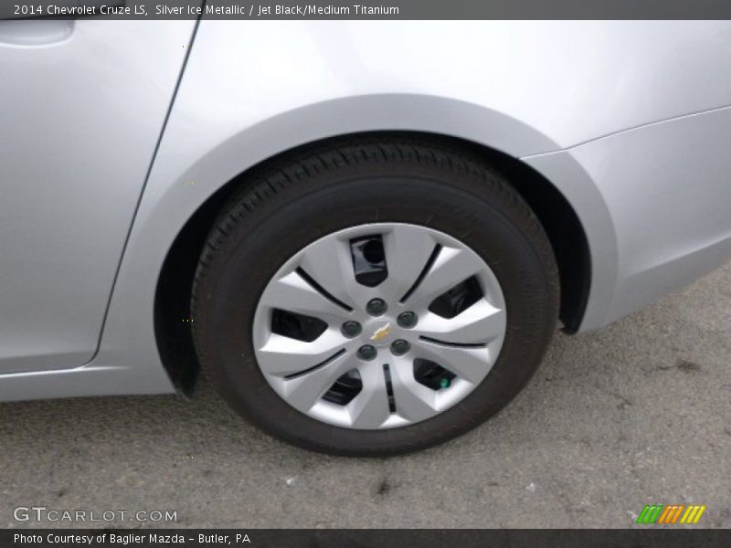 Silver Ice Metallic / Jet Black/Medium Titanium 2014 Chevrolet Cruze LS