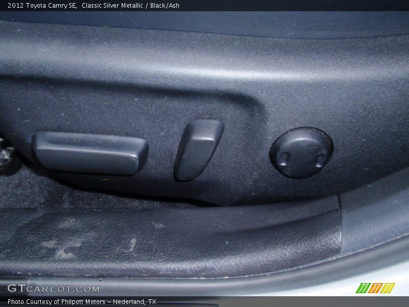 Classic Silver Metallic / Black/Ash 2012 Toyota Camry SE