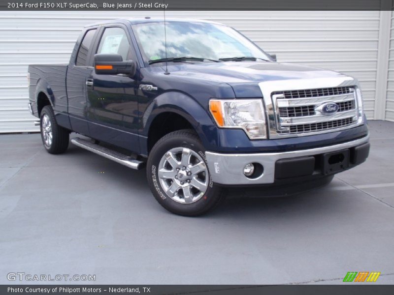 Front 3/4 View of 2014 F150 XLT SuperCab
