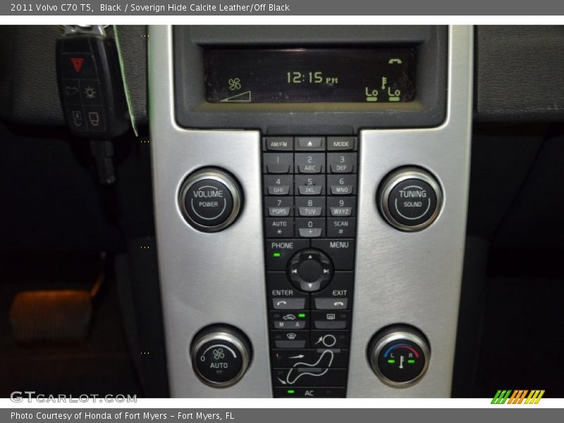 Black / Soverign Hide Calcite Leather/Off Black 2011 Volvo C70 T5