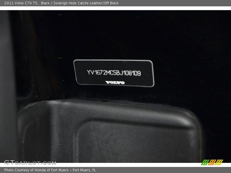 Black / Soverign Hide Calcite Leather/Off Black 2011 Volvo C70 T5