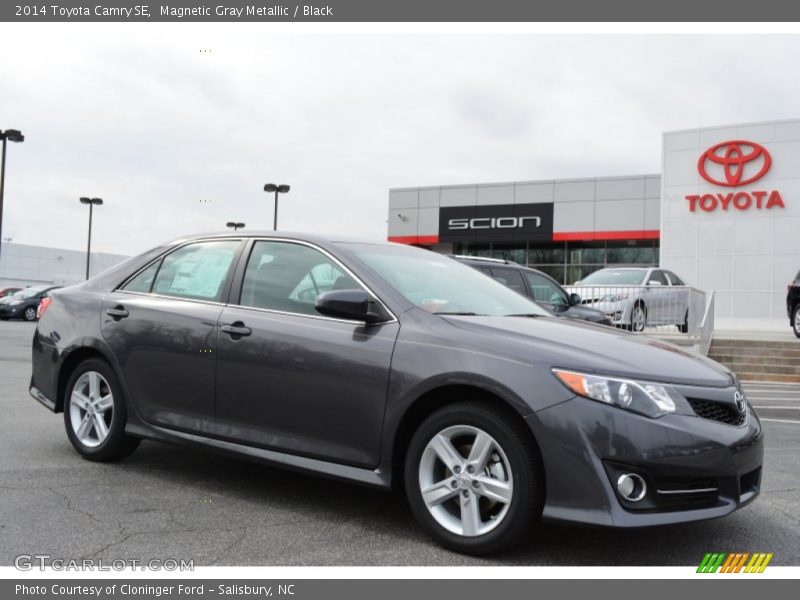 Magnetic Gray Metallic / Black 2014 Toyota Camry SE