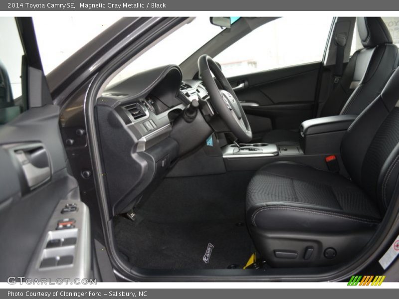 Magnetic Gray Metallic / Black 2014 Toyota Camry SE