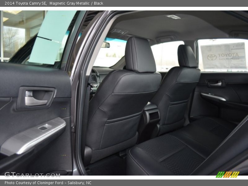Magnetic Gray Metallic / Black 2014 Toyota Camry SE