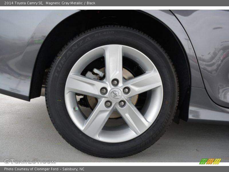 Magnetic Gray Metallic / Black 2014 Toyota Camry SE