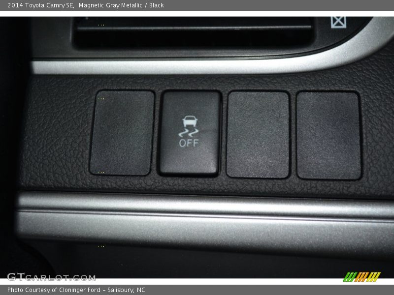 Magnetic Gray Metallic / Black 2014 Toyota Camry SE