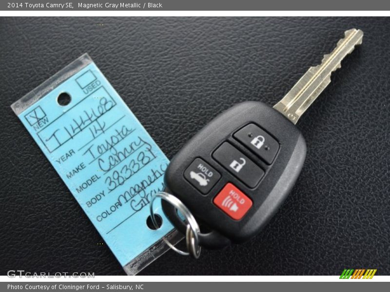 Magnetic Gray Metallic / Black 2014 Toyota Camry SE