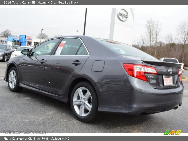 Magnetic Gray Metallic / Black 2014 Toyota Camry SE