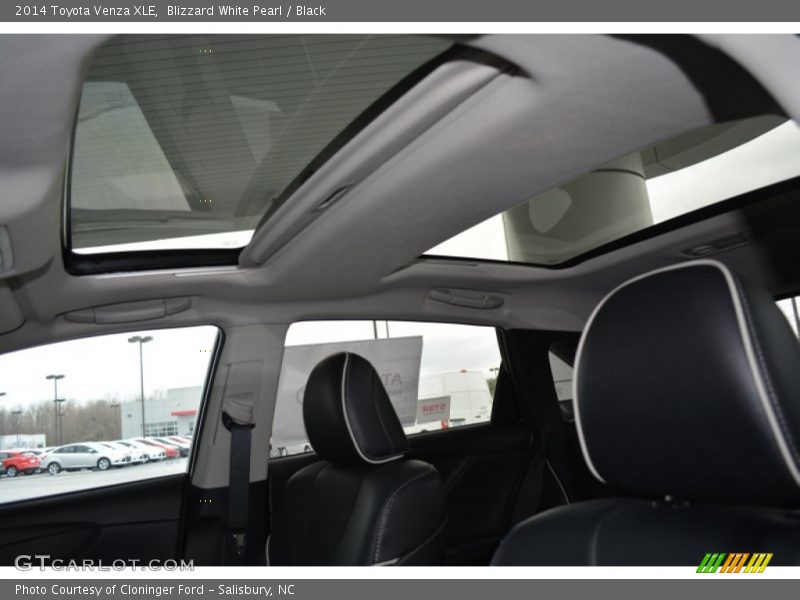 Blizzard White Pearl / Black 2014 Toyota Venza XLE