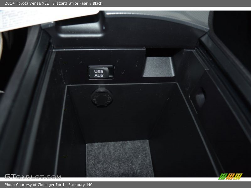 Blizzard White Pearl / Black 2014 Toyota Venza XLE