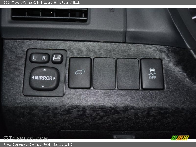 Blizzard White Pearl / Black 2014 Toyota Venza XLE