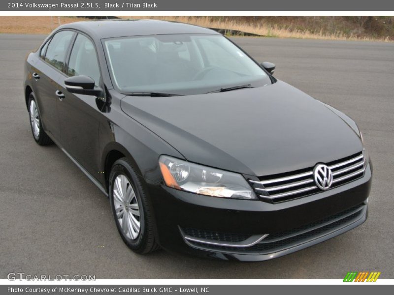 Front 3/4 View of 2014 Passat 2.5L S