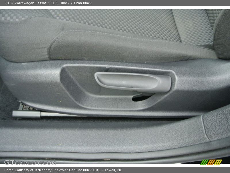 Black / Titan Black 2014 Volkswagen Passat 2.5L S