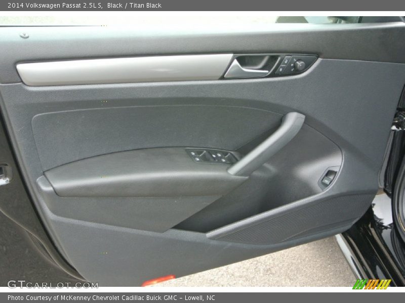 Door Panel of 2014 Passat 2.5L S