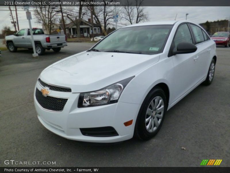 Front 3/4 View of 2011 Cruze LS