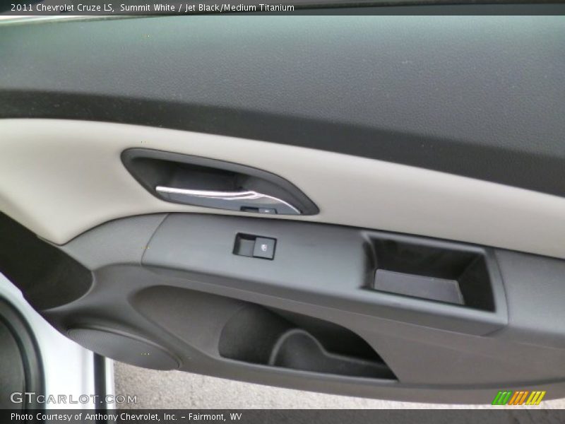 Summit White / Jet Black/Medium Titanium 2011 Chevrolet Cruze LS