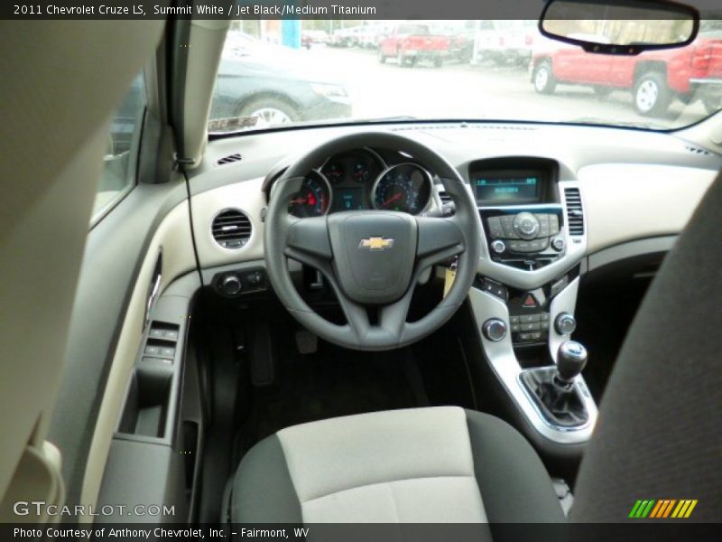 Summit White / Jet Black/Medium Titanium 2011 Chevrolet Cruze LS