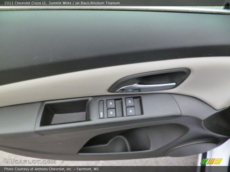 Summit White / Jet Black/Medium Titanium 2011 Chevrolet Cruze LS