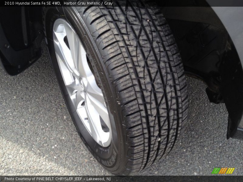 Harbor Gray Metallic / Gray 2010 Hyundai Santa Fe SE 4WD