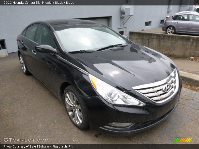 Front 3/4 View of 2011 Sonata SE