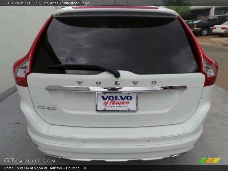 Ice White / Sandstone Beige 2014 Volvo XC60 3.2